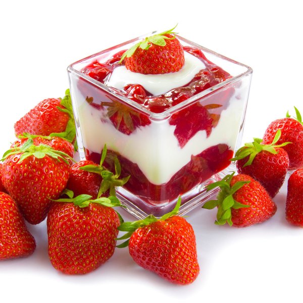 Десерт Павлова с сыром крем-чиз и ягодами