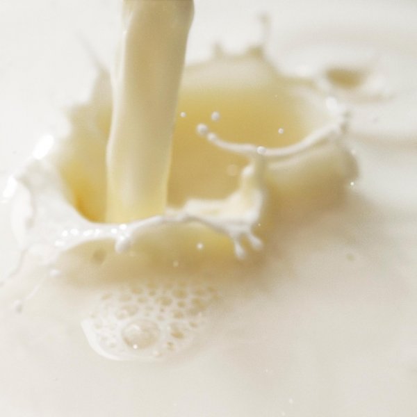 Молоко цельное сгущенное с сахаром м.д.ж 8,.5% в ж/б (с крышкой easy open), 380 г.